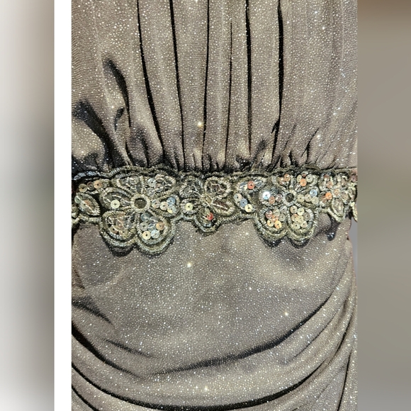 Sparkling ruched gown - Picture 6 of 7